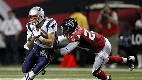 Julian Edelman injury update: Receiver enters locker room after helmet ...