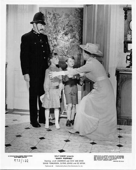 Mary Poppins original 1973 8x10 photo Glynis Johns Karen Dotrice Arthur Treacher - Moviemarket