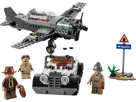 Fighter Plane Chase 77012 | LEGO® Indiana Jones™ | Buy online at the Official LEGO® Shop GB