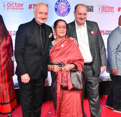 Kher Family At Premiere Of 'Uunchai' Movie - anupam kher - raju kher ...