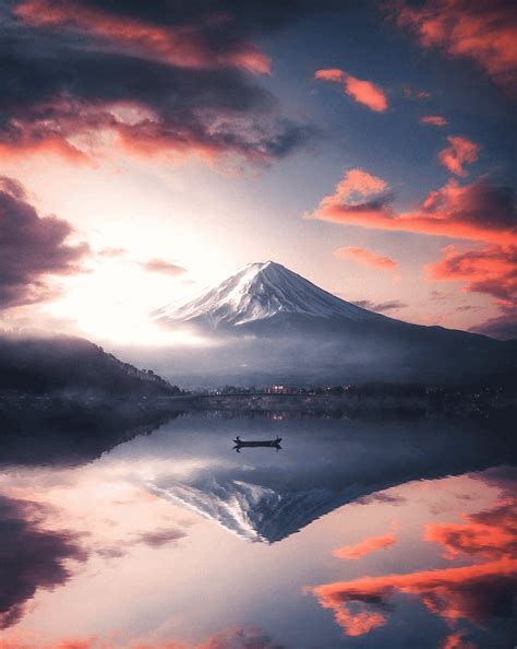 Beautiful sunset view of Mount Fuji : pics