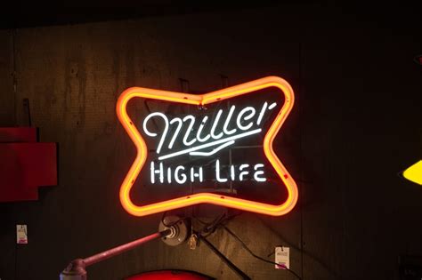 Miller High Life Neon Sign at The Eddie Vannoy Collection 2020 as G294 - Mecum Auctions