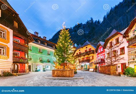 Hallstatt, Austria - Christmas Tree in Zentrum, Upper Austria Alps ...