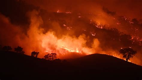 Australia ‘Mega Fire’ Forms, Spanning 1.5 Million Acres