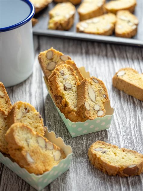 Traditional Italian biscotti recipe: cantucci recipe