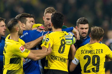 Match Preview: Borussia Dortmund face Schalke 04 in crucial Revierderby