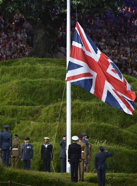 Fifth night of rioting in Ulster over flying the Union Jack - UPI.com