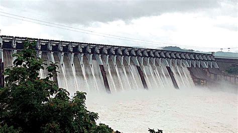 Sardar Sarovar dam touches 136 mt, 2 mt short of full limit