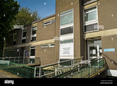 Pontypridd, Wales - May 2018: Exterior of the NHS Health Centre and Clinic in Pontypridd Stock ...