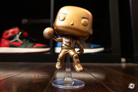 Funko POP Michael Jordan (bronze) | Funko pop, Michael jordan, Funko