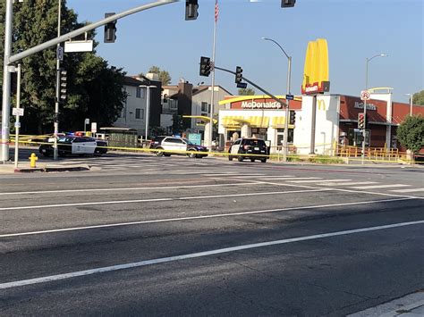 Police Shoot, Wound Man Armed With Knife In Reseda - CBS Los Angeles