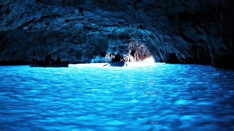 Discover The Blue Grotto – The Island of Capri, Italy – TRAVOH