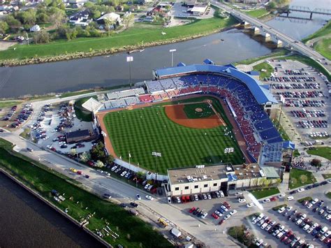 Des Moines... A Trip Back In Time - HeyGiud | Iowa cubs, Des moines, Baseball park