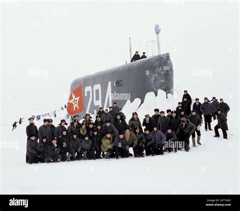 SUBMARINE CREW, K-19: THE WIDOWMAKER, 2002 Stock Photo - Alamy