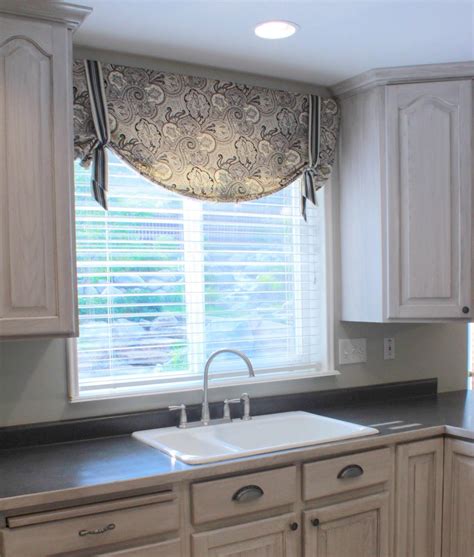 10+ Kitchen Window Covering Ideas – HomeDecorish