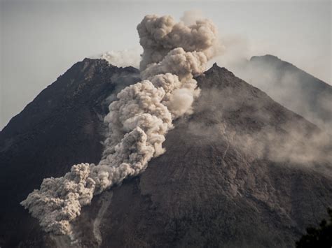 Mount Merapi Eruption 2021: Indonesia's Most Active Volcano Erupts : NPR