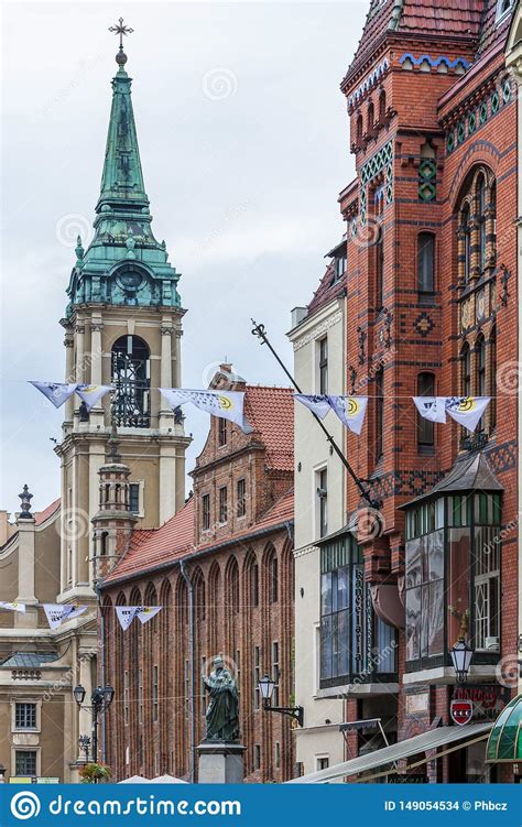 Nicolaus Copernicus Monument in Front of City Hall of Torun, Ryn Editorial Stock Image - Image ...