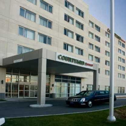 Reserve Courtyard Montreal Airport Parking - Way.com