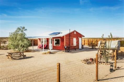 Beautifully Cozy BOGO Tiny Houses in Joshua Tree, California - Tiny Houses