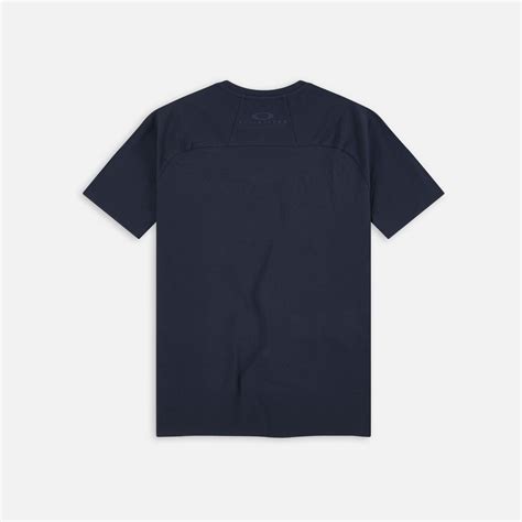 Men's Oakley Basic T-shirts | Shop collection on SPECTRUM