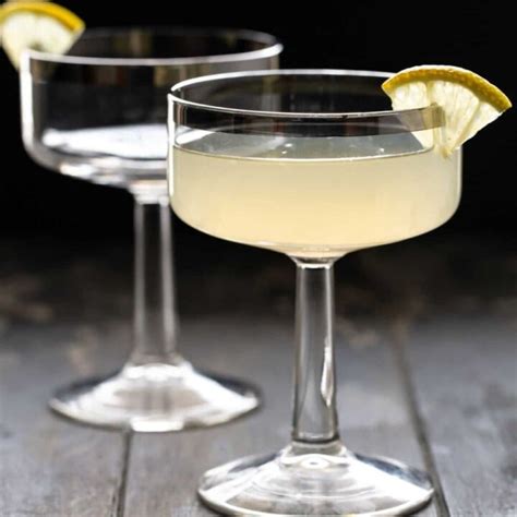 Easy Pear Martini - Garnish with Lemon