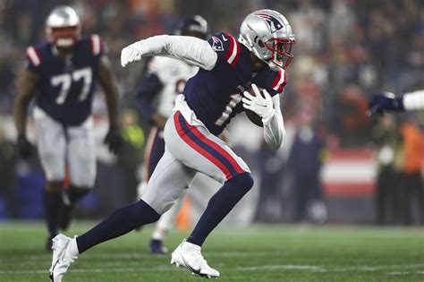 DeVante Parker injury update: Patriots WR officially questionable for ...