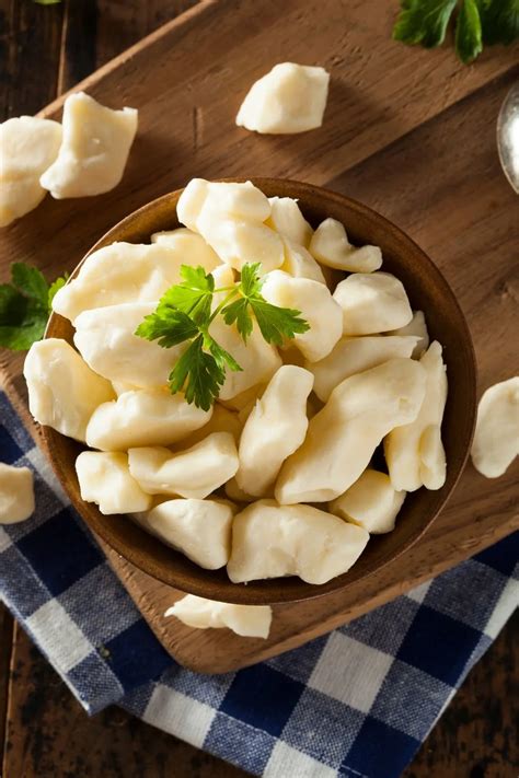 What Are Cheese Curds and How Should You Eat Them?