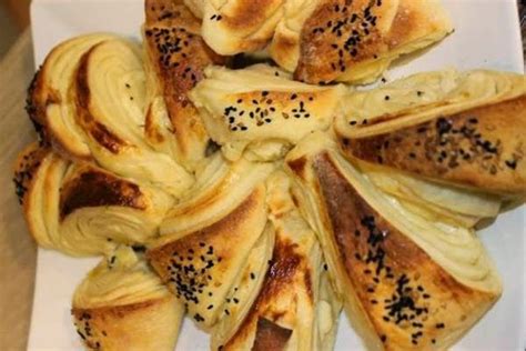 طريقة تحضير خبز بالجبنة وحبة البركة | Dz Fashion Bread, Cheese, Ethnic Recipes, Food, Brot ...