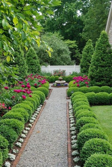 95+ Beautiful Modern English Country Garden Design Ideas | Boxwood garden, Front yard ...