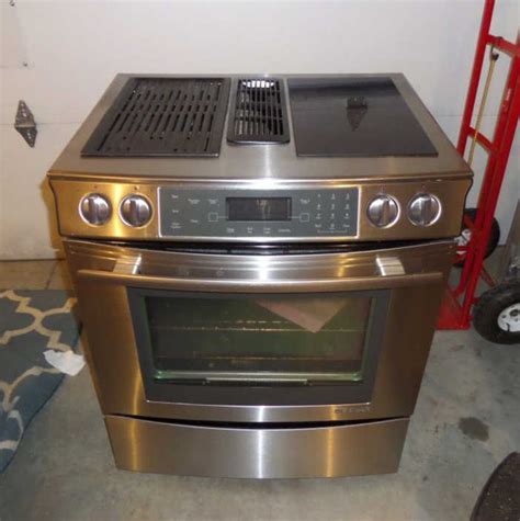 Jenn-Air Stainless Steel Downdraft Electric Range Oven - C | Estate ...