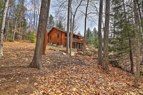 3BR North Conway Log Cabin w/Private Hot Tub! Has Skiing: Property Is In A Ski Resort and Washer ...