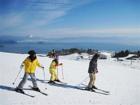 Just one hour from Osaka and Kyoto! Enjoy the Lake Biwa scenery at Hakodateyama Ski Resort ...