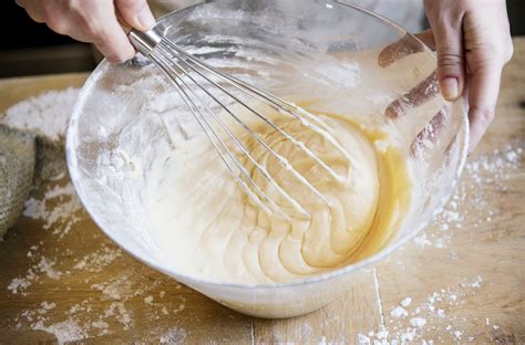 How Thick Should Cake Batter Be? (The Complete Guide) | The Home Tome