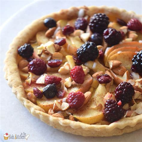 Gluten Free Apple Berry Pie - In the Kids' Kitchen