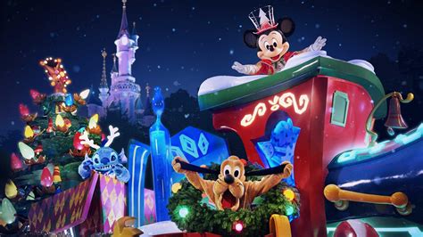 Mickey's Dazzling Christmas Parade! | Disneyland Paris