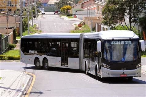 Urbs testa ônibus articulado com capacidade para 210 passageiros | XV Curitiba