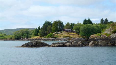 Western shore of Glengarriff Harbour, 2 © Jonathan Billinger cc-by-sa/2.0 :: Geograph Ireland