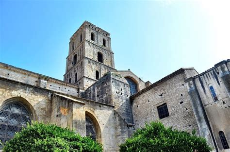 A Walk Through Beautiful Arles, France