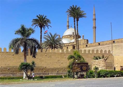 Egypt Famous Landmarks : Top 10 Most Famous Monuments Of Ancient Egypt ...