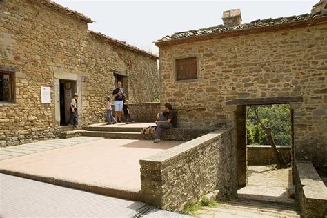 Leonardo Da Vinci Birthplace And Museum Photograph by Sheila Terry - Fine Art America