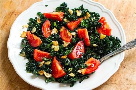 Cavolo Nero Salad With Tomatoes & Fried Garlic Oil