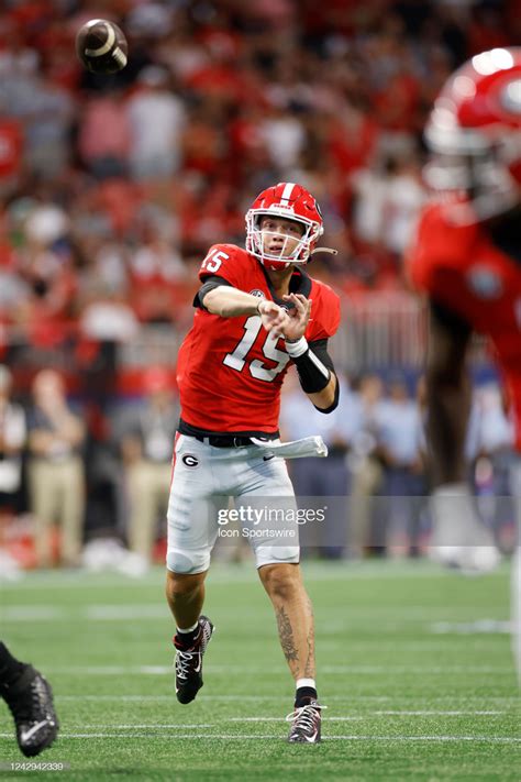 Georgia Bulldogs quarterback Carson Beck passes the ball during the ...