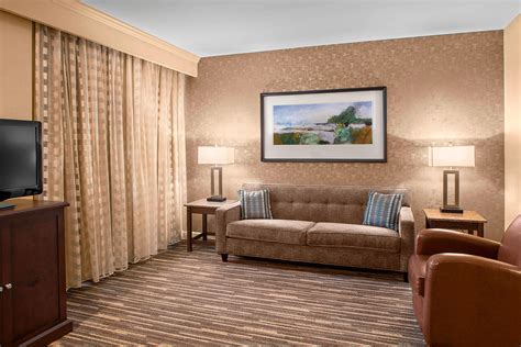 Sheraton Suites Akron Cuyahoga Falls hotel amenities | Hotel room ...