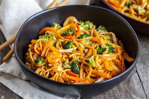 One-Pot Veggie Yakisoba Recipe - Momsdish