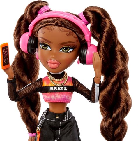 Buy Bratz Alwayz Sasha Fashion Doll with 10 Accessories and Poster at ...