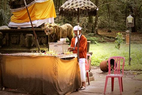 Permangku at Pura Luhur Mekori, Bali | Pupuan, Tabanan, Bali… | Flickr