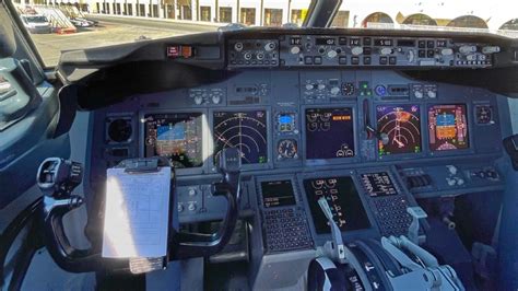 Boeing 737-800 TCAS & Weather Radar Test | REAL COCKPIT | Boeing 737 ...