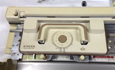 Singer Memo-Matic 700 Knitting Machine w/Case & Parts - FAST SHIPPING!