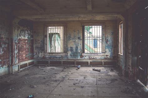 Free picture: interior, empty, abandoned, room