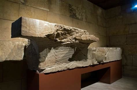 Templo de Debod - inside temple: fotografía de Templo de Debod, Madrid - TripAdvisor